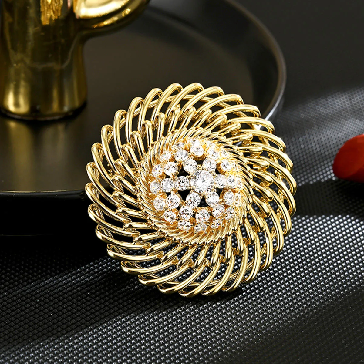 Unique Versatile Hollow Circle Wrapped Zircon Copper Brooches for Unisex-Fashion High-End Wedding Party Gift view 3