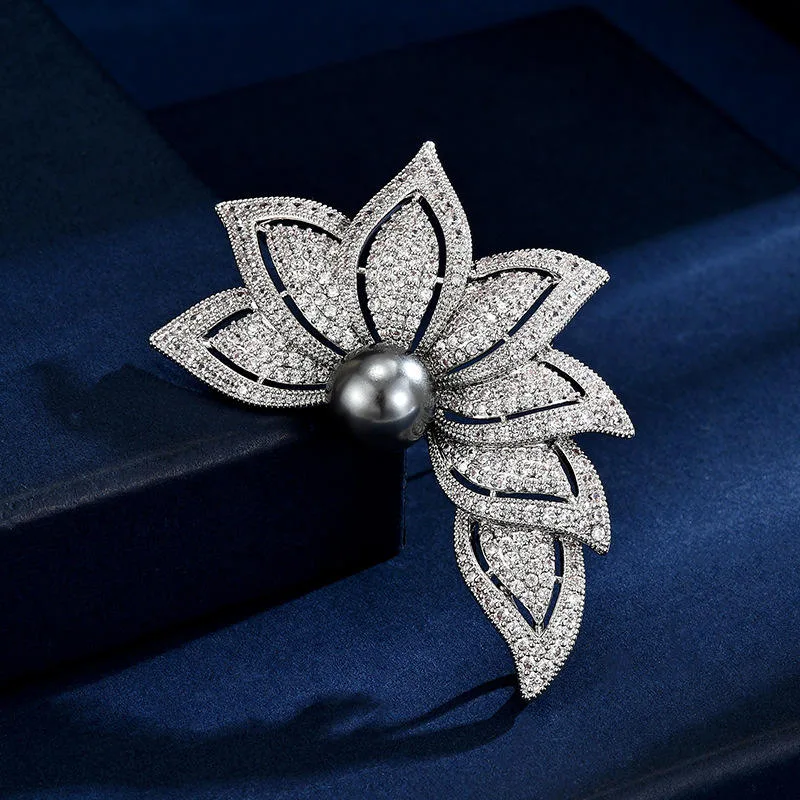 Classic Leaf Brooch Pin Creative Unique Brooch Elegant Outfit Accessory Ladies Men Wholesale Fine Jewelry for Wedding Party