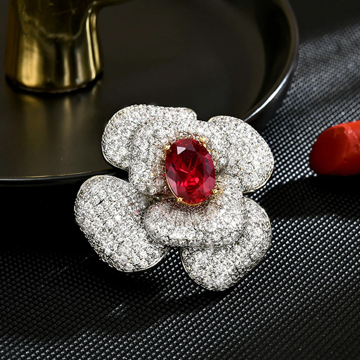 Wholesale Gold Plated Alloy Full Diamond Flower Brooch Fashion Fine Women Party Wedding Elegant Designer Inspired Lapel Pin view 3