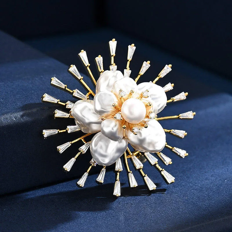Baroque Pearl Flower Fashion Brooch Elegant Floral Jewelry for Women Fine Jewelry Wholesale Anti-Exposure Pin for Wedding Party