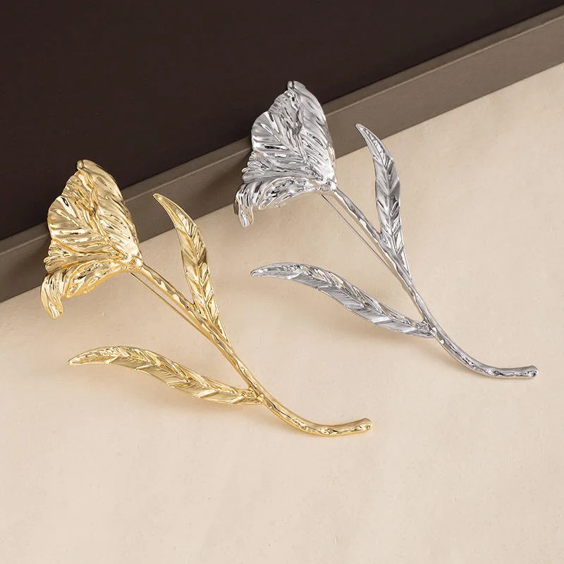 Retro Exaggerated Metal Leaf and Flower Brooch, a Light Luxury and Elegant Corsage Pin Accessory Gold Plated Alloy Jewelry view 2