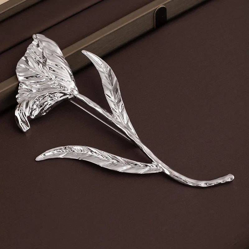 Retro Exaggerated Metal Leaf and Flower Brooch, a Light Luxury and Elegant Corsage Pin Accessory Gold Plated Alloy Jewelry