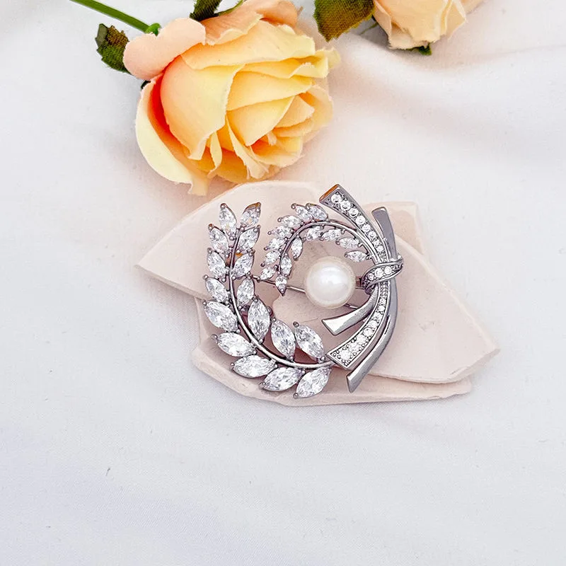Wholesale Fashion Pearl Floral Brooch for Women - French Elegant Anti-Exposure Pin, Gold Plated Dress Accessory
