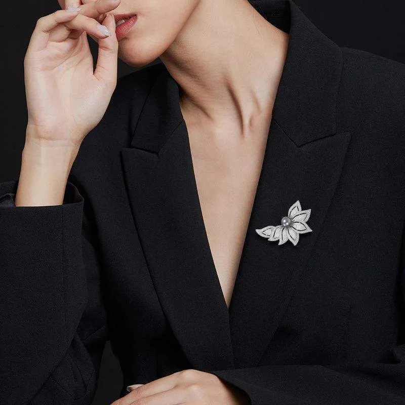 Classic Leaf Brooch Pin Creative Unique Brooch Elegant Outfit Accessory Ladies Men Wholesale Fine Jewelry for Wedding Party view 3