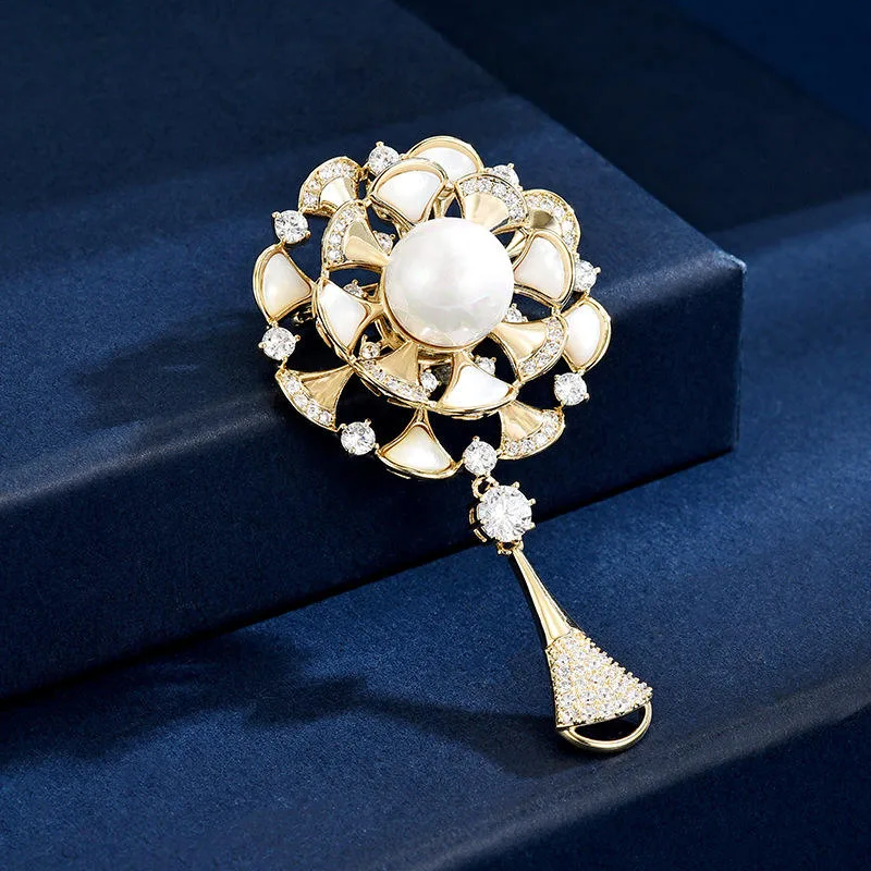 Fashion Shell Flower Pearl Brooch Elegant Clothing Pin Accessories for Women High-End Corsage Gift for Birthday Wedding Party