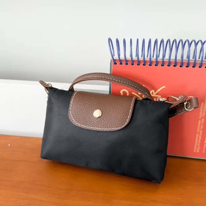 Niche Design Crossbody Bag for Women High‑End Light Luxury Shoulder Bag Fashion Versatile Lightweight Handbag for Daily Commute view 2