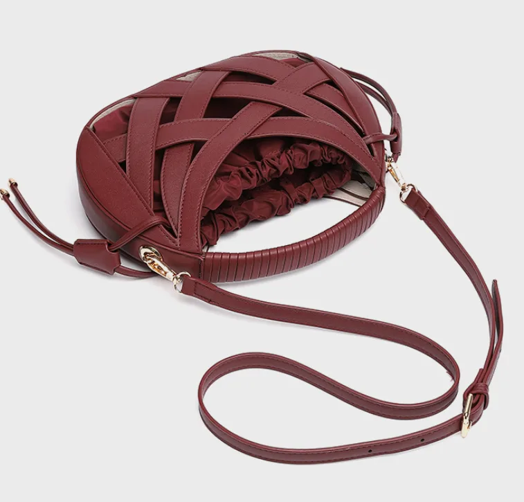 Korean Style Patent Leather Crossbody Bag Heart-shaped Woven Design Drawstring Closure view 3