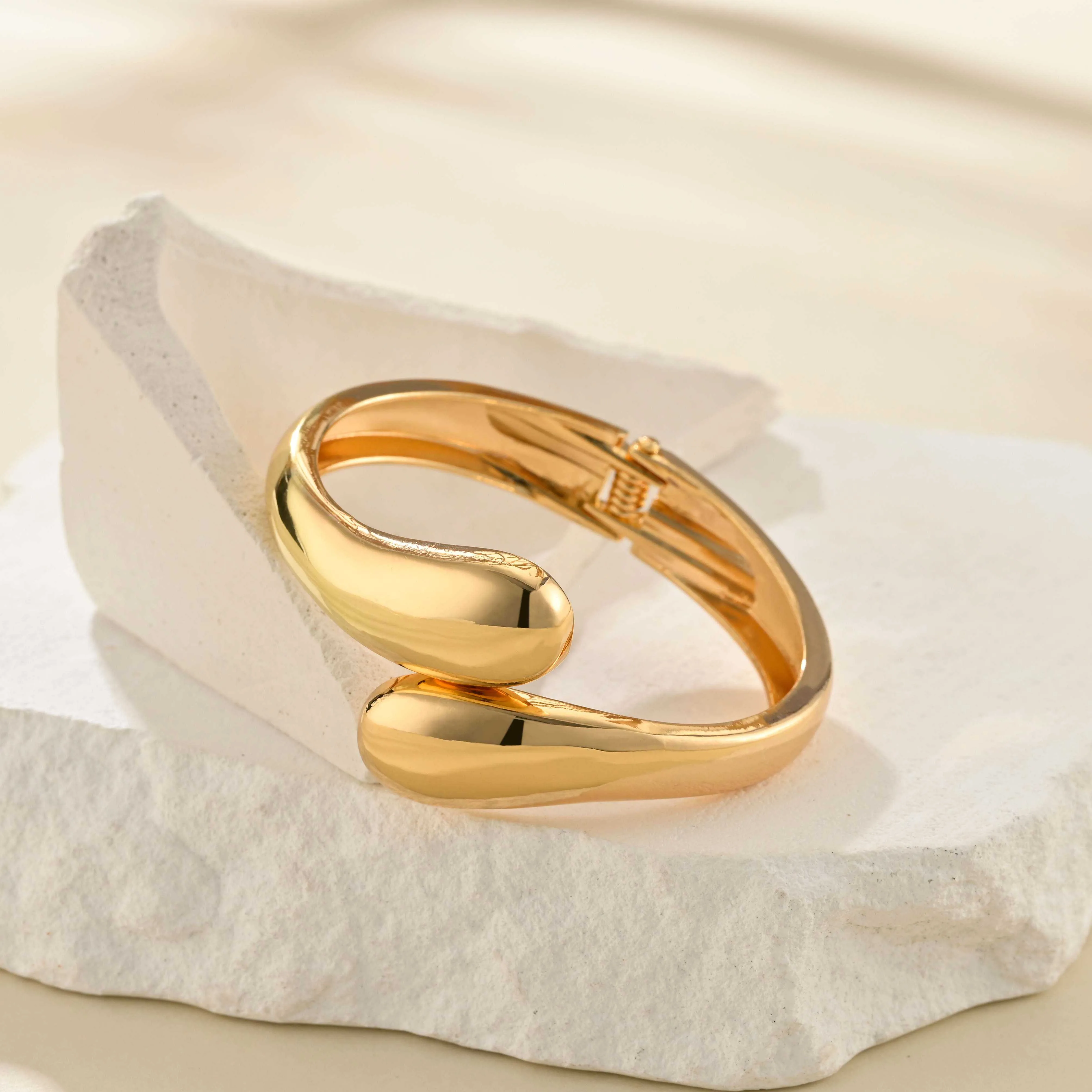 Good Quality Chunky Big Bangles Women Wedding Jewelry Gold Plated Alloy Copper Jewelry Fancy Jewellery for Ladies