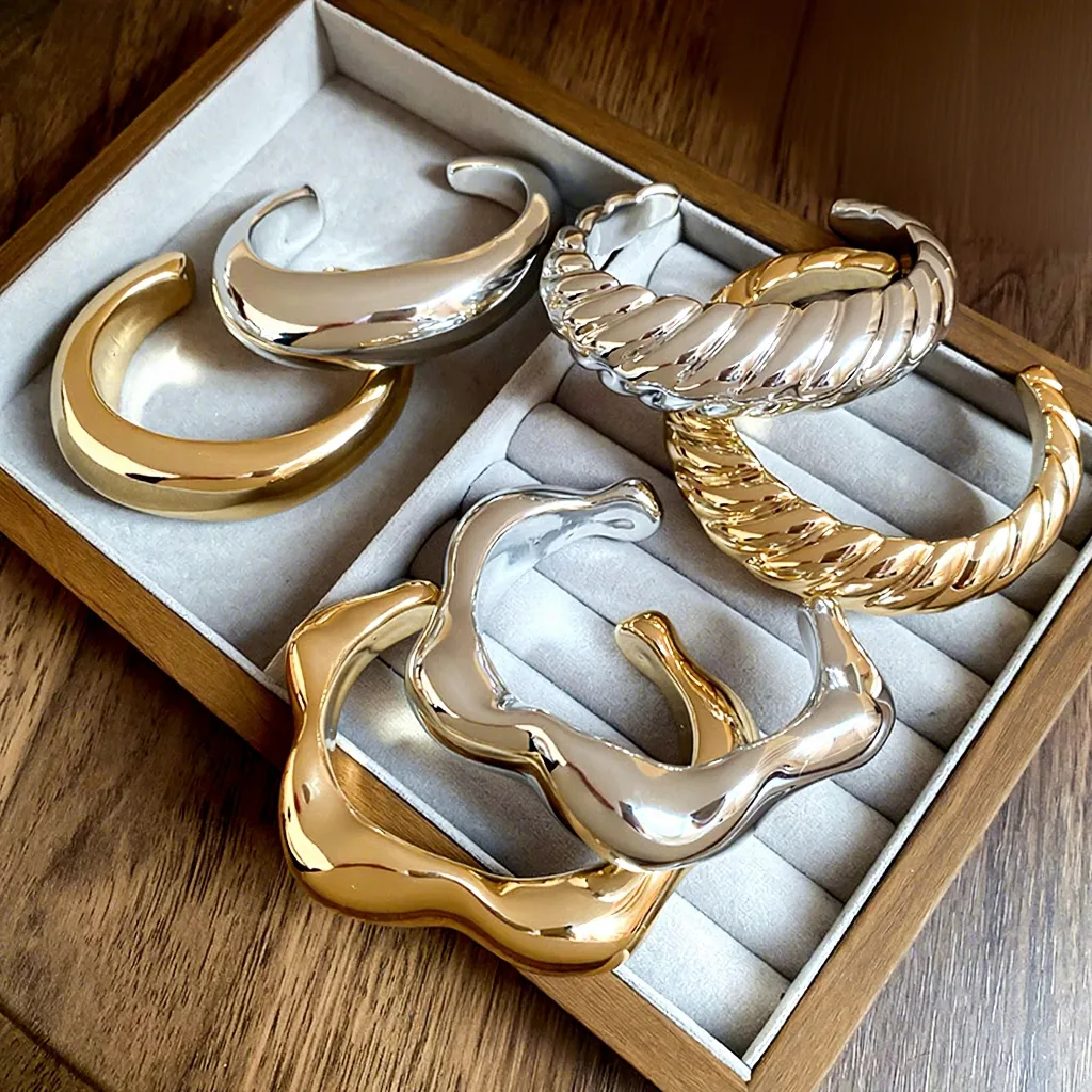 Fashion Classic Smooth Bracelets Gold Plated Alloy Big Wide Bangles Opening for Jewelry for Daily Wear Simple Jewelry view 3