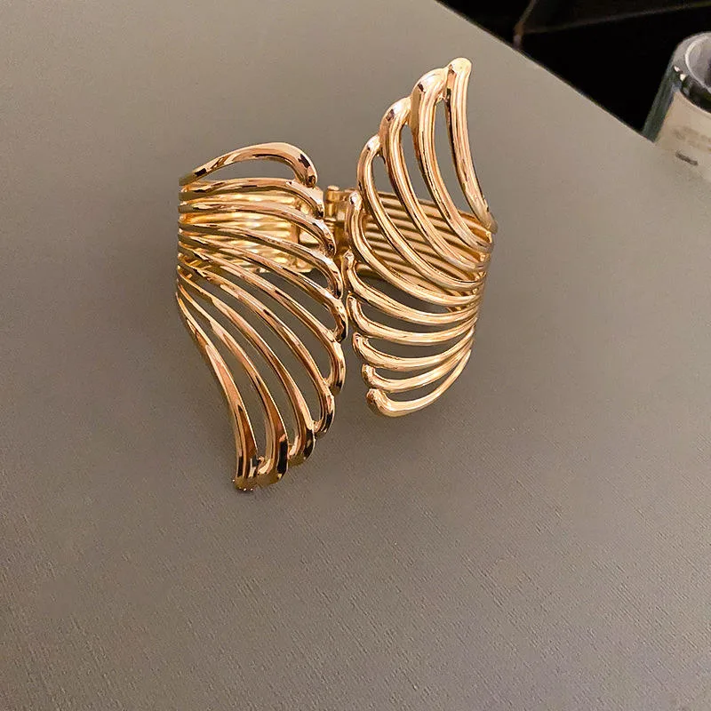 Wholesale Butterfly Wing Bangles Gold Plated Alloy Jewelry Copper Unique Jewelry Joias De Luxo Fancy Jewellery for Ladies view 3
