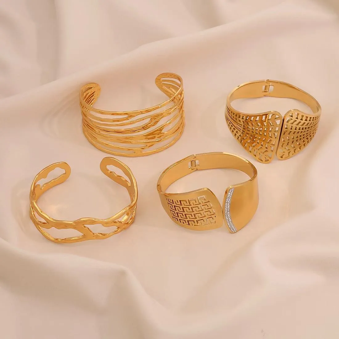 Wholesale Gold Plated Stainless Steel Women's Bangles Custom Irregular Hollow Luxury Accessories Fashion Jewelry for Women