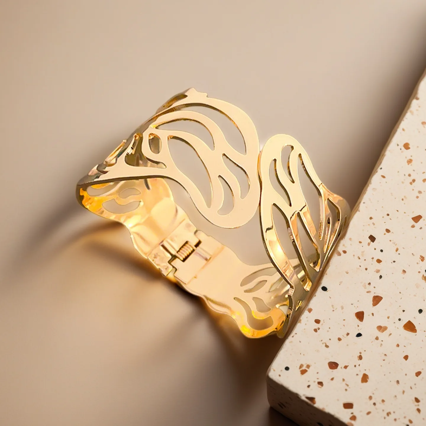 Gold Plated Alloy Copper Jewelry Joias De Luxo Fancy Jewellery for Ladies Clasp Hollow Chinese Bangles view 2
