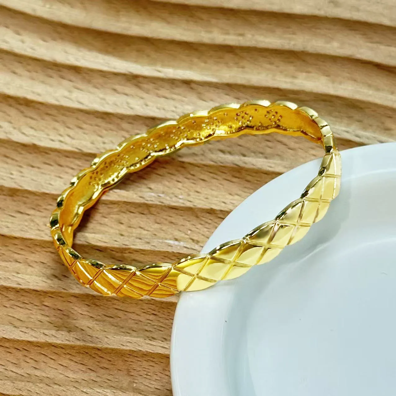 Fashion Simple Gold Plated Alloy Jewelry Zircon Mesh Personalized Elegant Versatile Close Bangles Bracelet Jewelry for Women