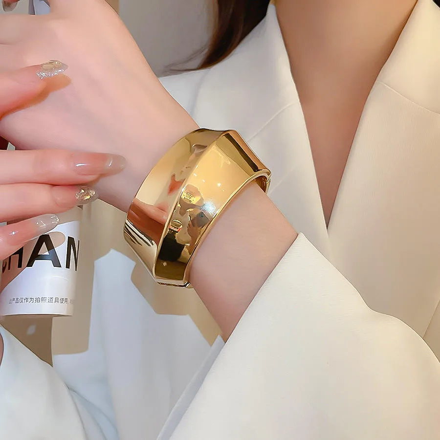 2025 Clasp Fashion Bangles in Bulk Gold Plated Alloy Copper Wedding Jewelry Joias De Luxo Fancy Jewellery for Ladies view 2
