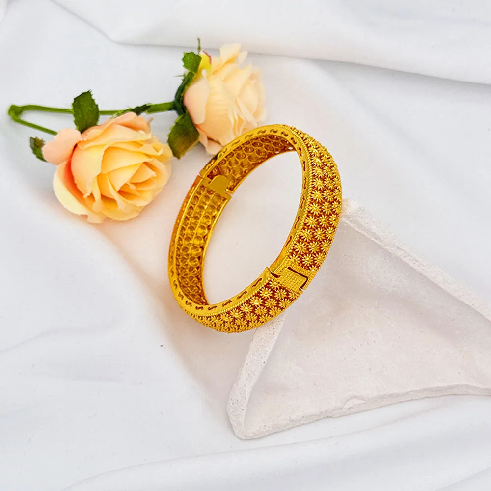 High Quality Fashion Brass Alloy Jewelry Vintage Gold Plated Bracelet Luxury Flower Geometry Hollow Pattern Bangles for Women