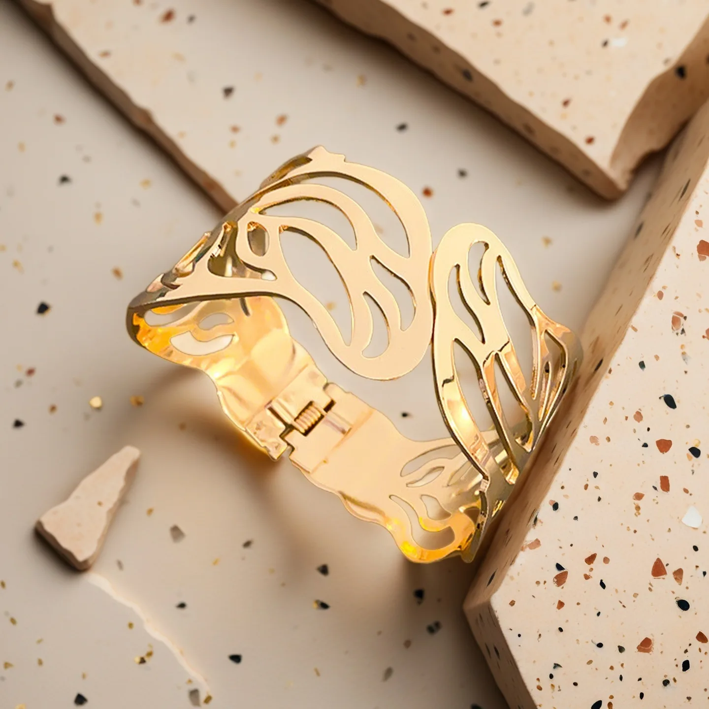 Gold Plated Alloy Copper Jewelry Joias De Luxo Fancy Jewellery for Ladies Clasp Hollow Chinese Bangles view 3