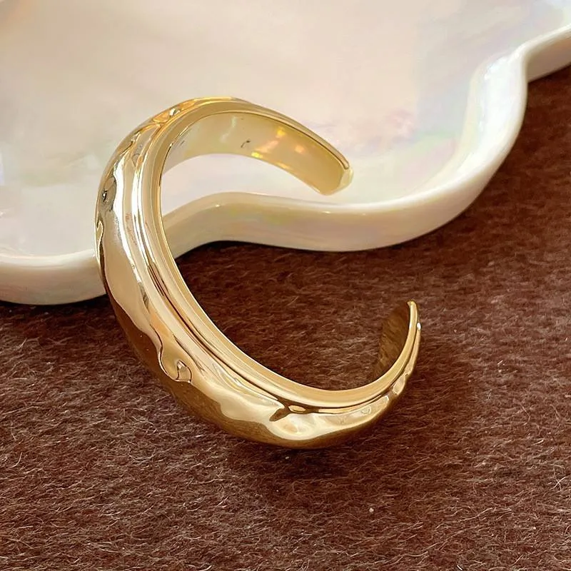 Factory Low MOQ Minimalist Smooth Gold Plated Alloy Jewelry Wide Bangles Opening for Jewelry for Daily Wear Simple