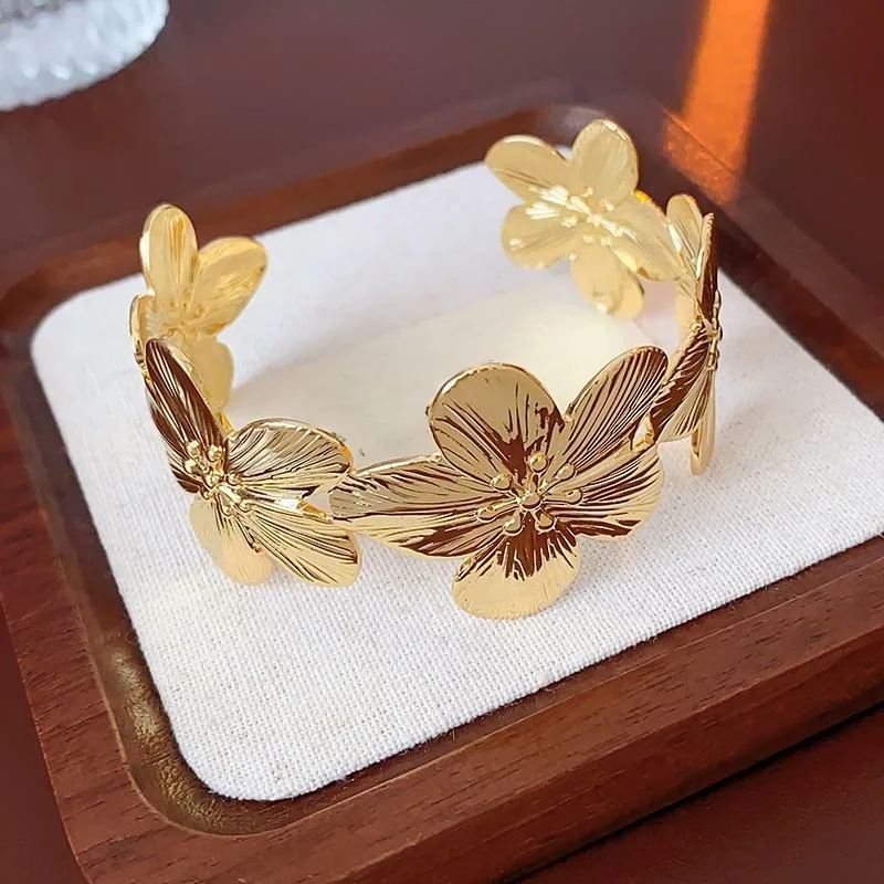 Women Latest Gold Bangles Designs Wedding Gold Plated Alloy Copper Joias De Luxo Fancy Jewellery for Ladies Wide Bracelet