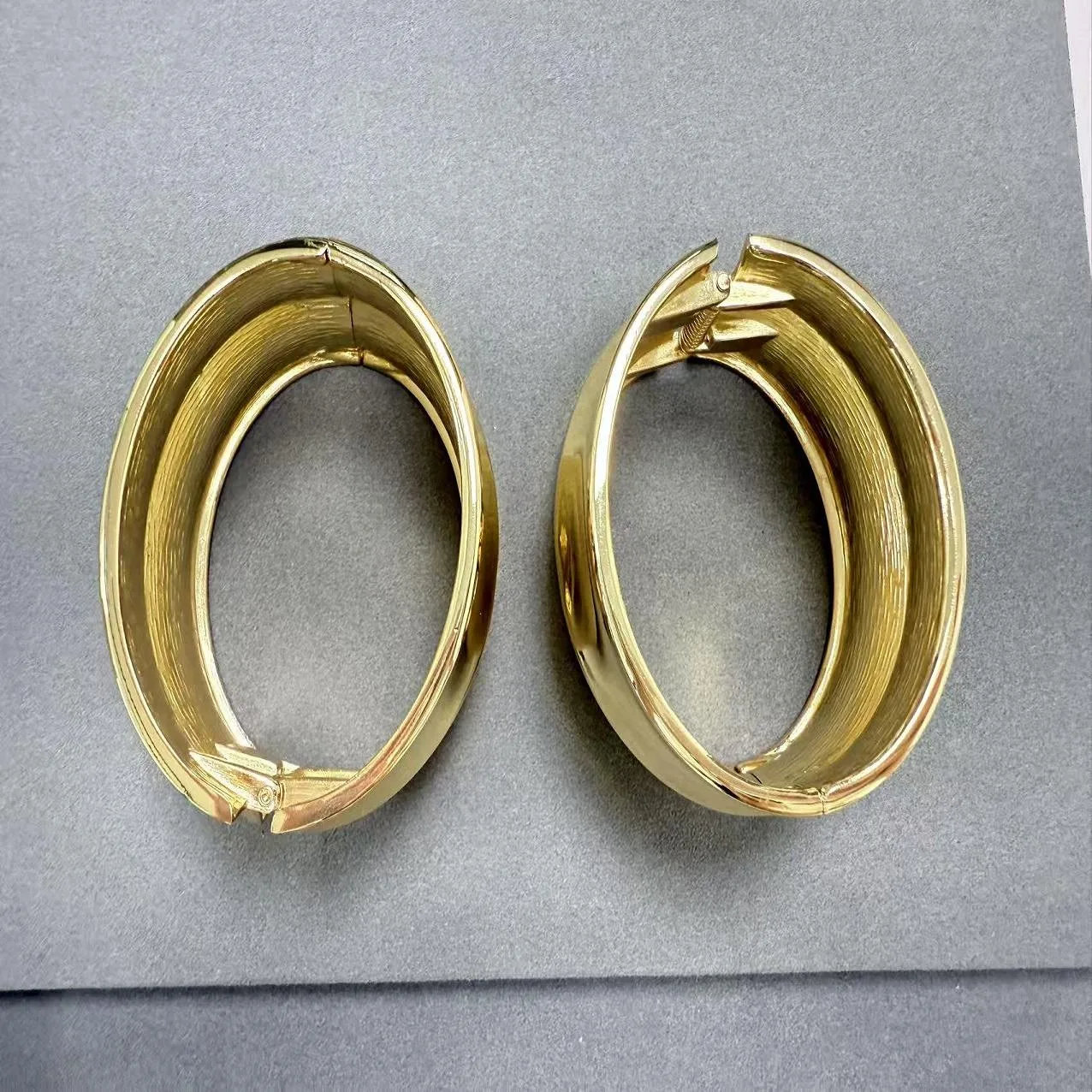 High-quality Retro Geometric Irregular Round Alloy Bangles Temperament Female Cuff Gold Silver Fashion Bracelets & Bangles view 3