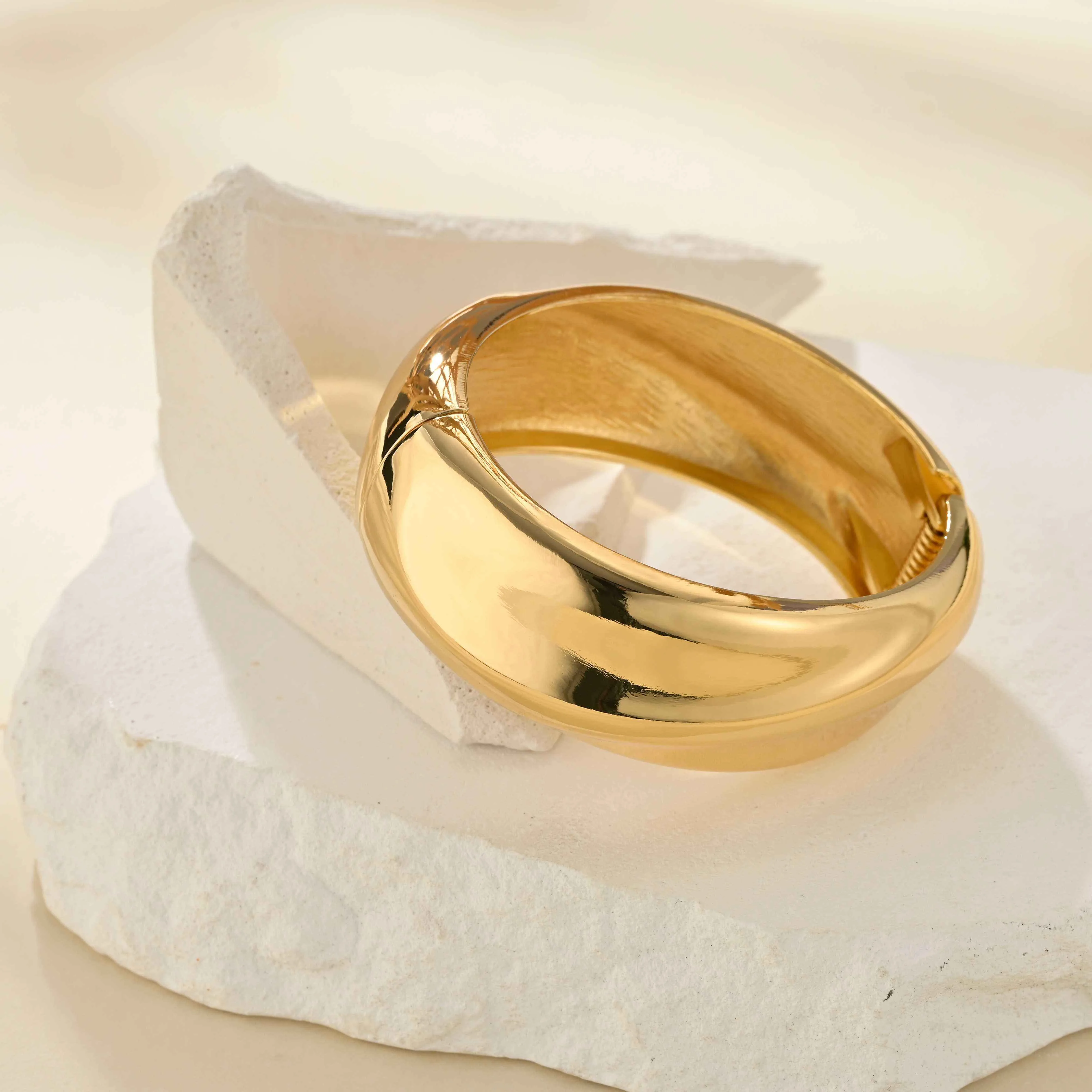 Chinese Bangles in Bulk Gold Plated Alloy Copper Wedding Jewelry Joias De Luxo Fancy Jewellery for Ladies Clasp