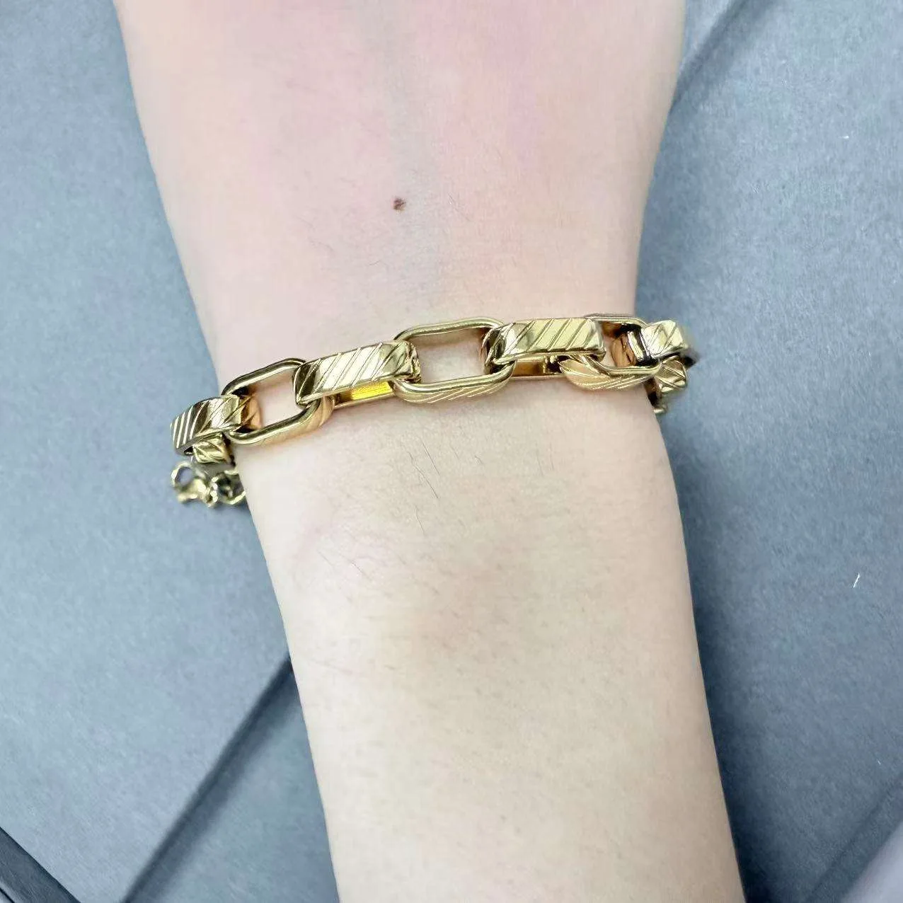 Custom Retro Chic Titanium Steel Thick Female Colorfast Gold Plated Stainless Steel Women Jewelry Fashion Chain & Link Bracelets view 3
