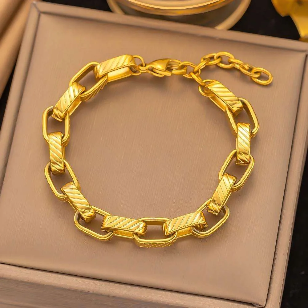 Custom Retro Chic Titanium Steel Thick Female Colorfast Gold Plated Stainless Steel Women Jewelry Fashion Chain & Link Bracelets