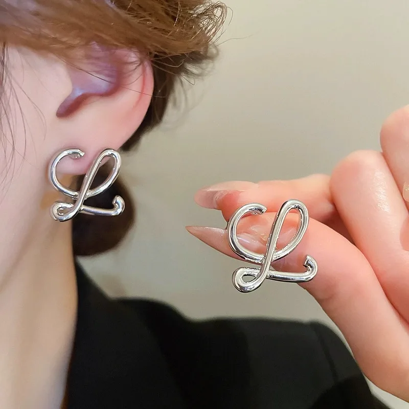 Wholesale Designer Geometric Letter Stud Earrings Fashion Wedding Jewelry Joias De Luxo Fancy Jewellery for Women Ladies view 3