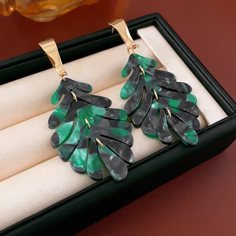 Luxury Women's Acetate Earrings Minimal Splicing Leaf Charm Jewelry with Gold Plating Fashionable Wholesale Earrings view 2