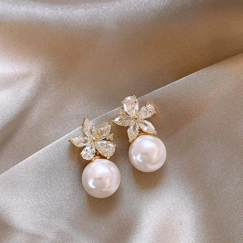 Elegant Flower Shaped Pearl Drop Earrings Sparkling Rhinestones Exquisite Design for Wedding Party Daily Fashion Accessories