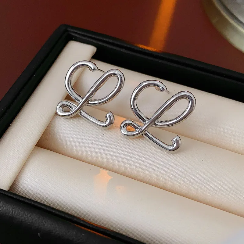 Wholesale Designer Geometric Letter Stud Earrings Fashion Wedding Jewelry Joias De Luxo Fancy Jewellery for Women Ladies view 2