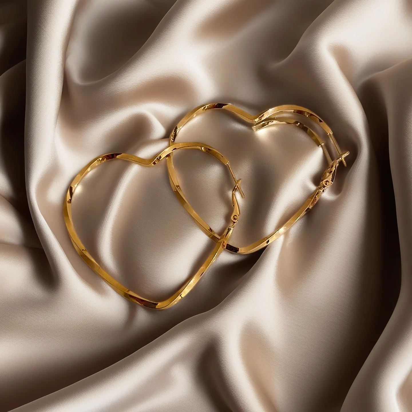 Joias De Luxo Wholesale Gold Heart Hoop Earrings Alloy Oversized Smooth Polished Statement Fashion Jewelry for Women Custom view 3
