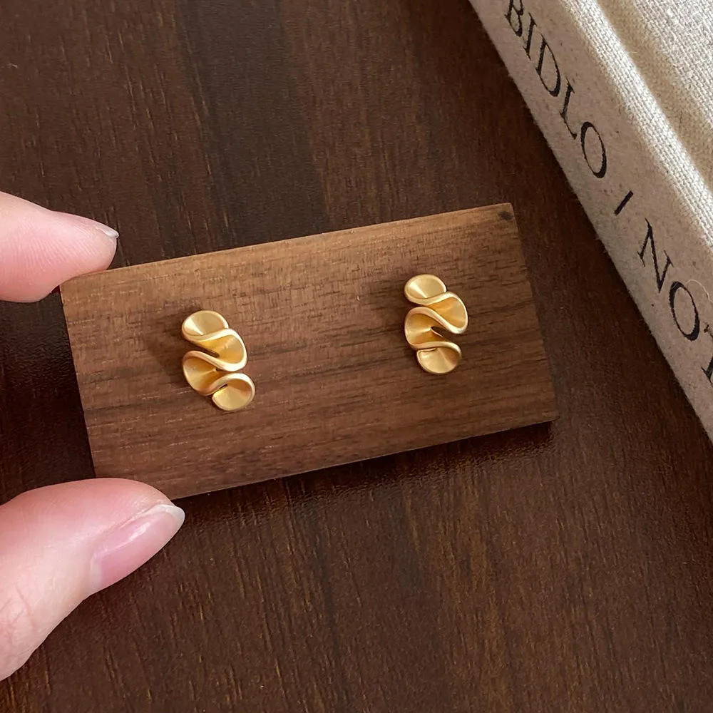 Wholesale Fashion New Hit Distorted Shape Gold Plated Stud Earrings Sophisticated Elegant Design Simple Trendy Earring for Women view 2