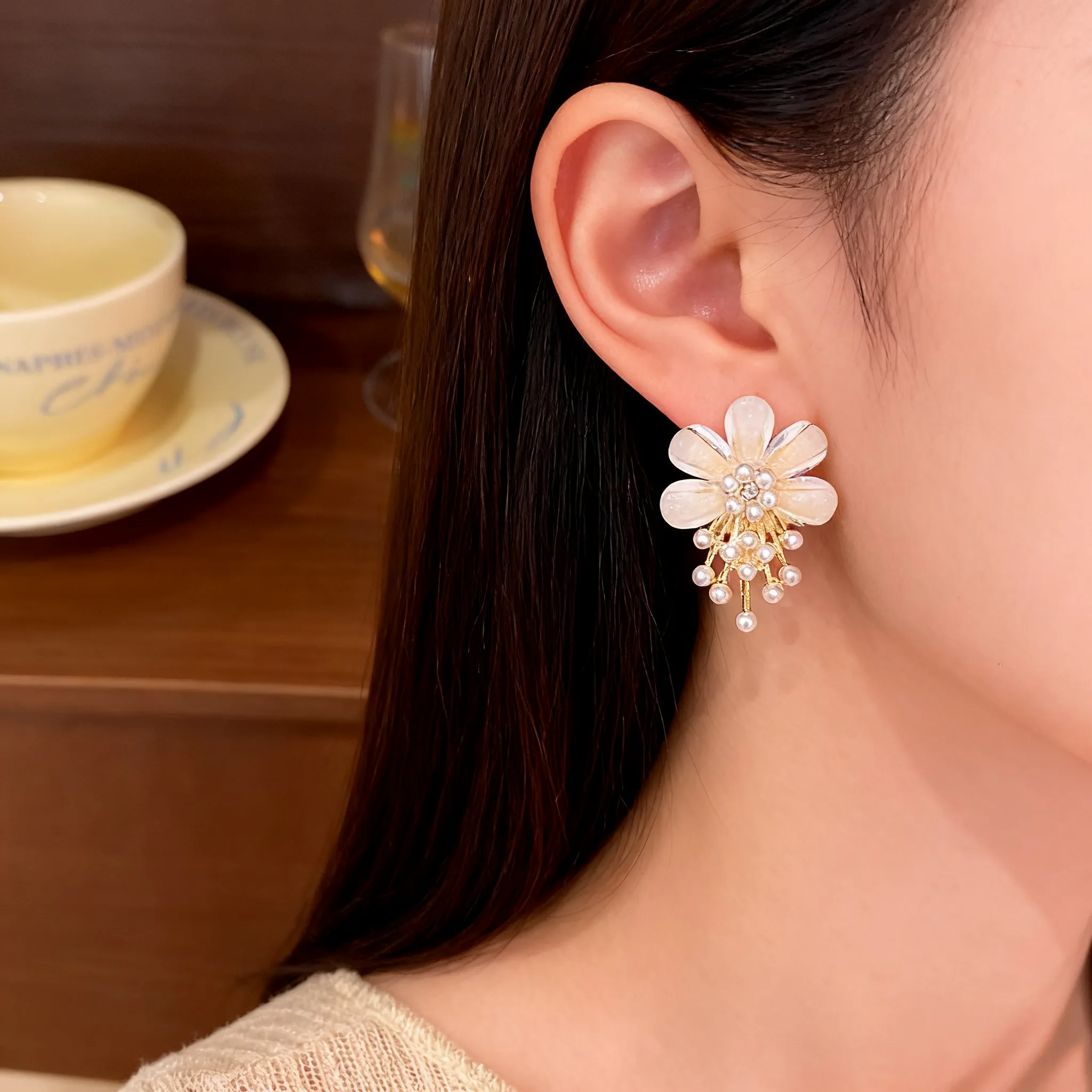 Exquisite Flower Shaped Wholesale Earrings with Pearls Elegant Romantic Perfect Women's Daily Wear Occasions Fashion Jewelry view 3