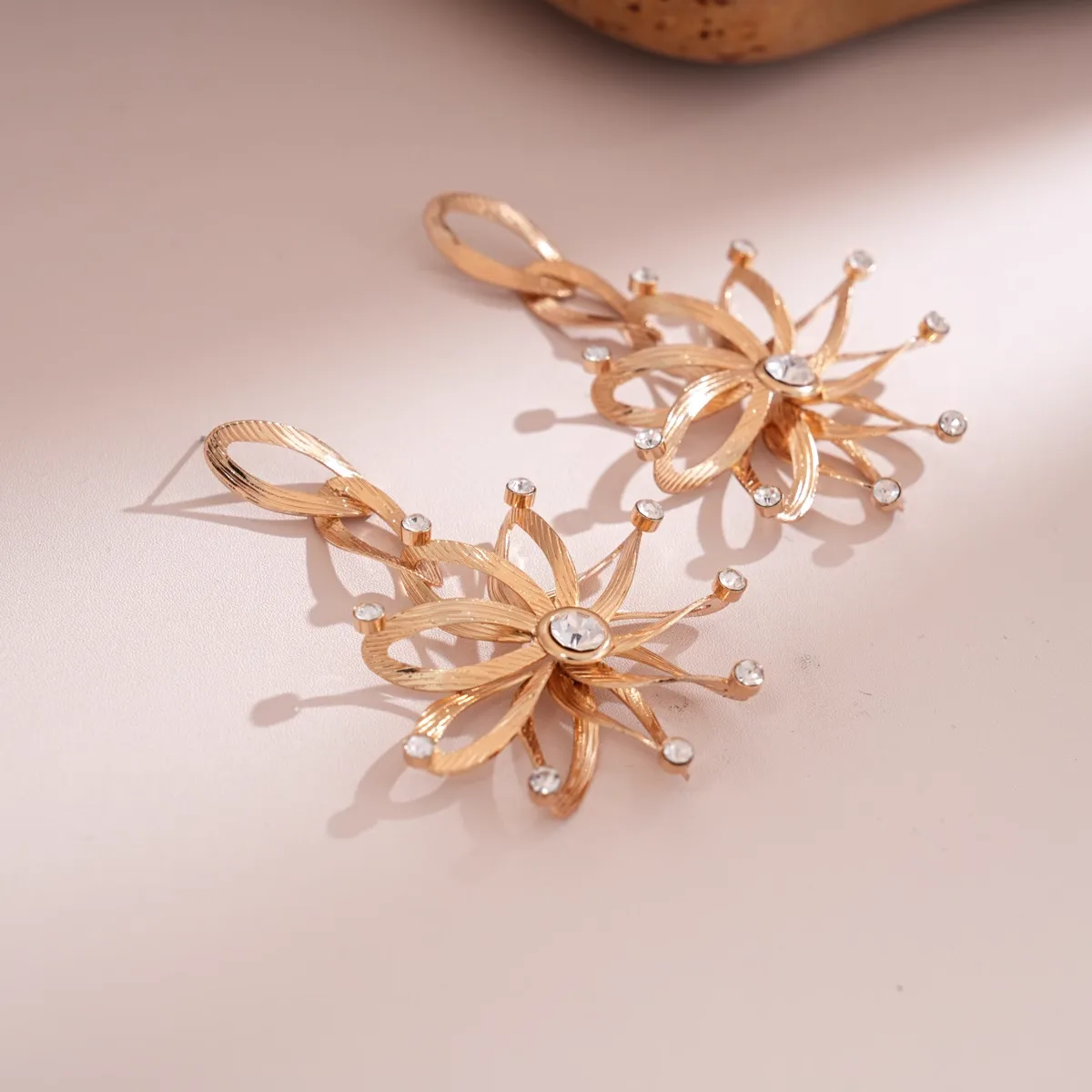 Women Fashion Chunky Earrings Silver Needle Luxury Big Flower Drop Earrings Wholesale Wedding Jewelry view 2