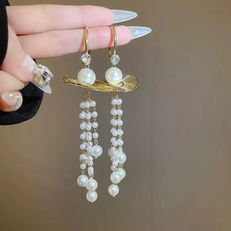 Vintage Gold Pearl Tassel Drop Earrings Women Elegant Beaded Dangle Rhinestone Accent Retro Wedding Jewelry Statement Accessory