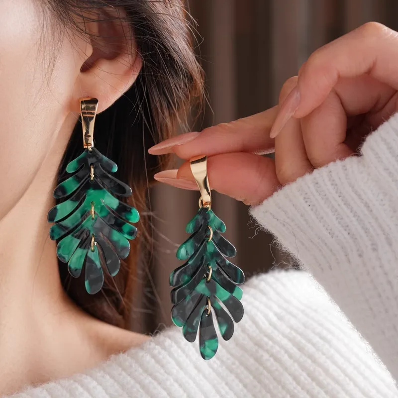 Luxury Women's Acetate Earrings Minimal Splicing Leaf Charm Jewelry with Gold Plating Fashionable Wholesale Earrings view 3