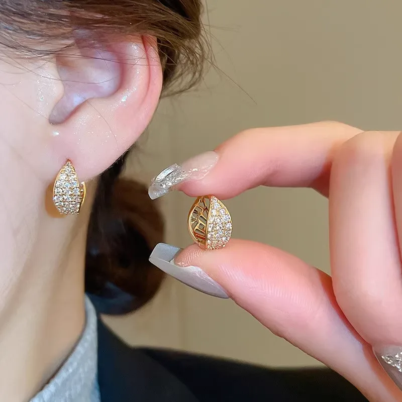 MUXCOR Wholesale Gold Plated Copper Jewelry Leaf-shaped Openwork Micro-inlaid Clip-on Earrings Fancy Jewellery for Ladies view 3