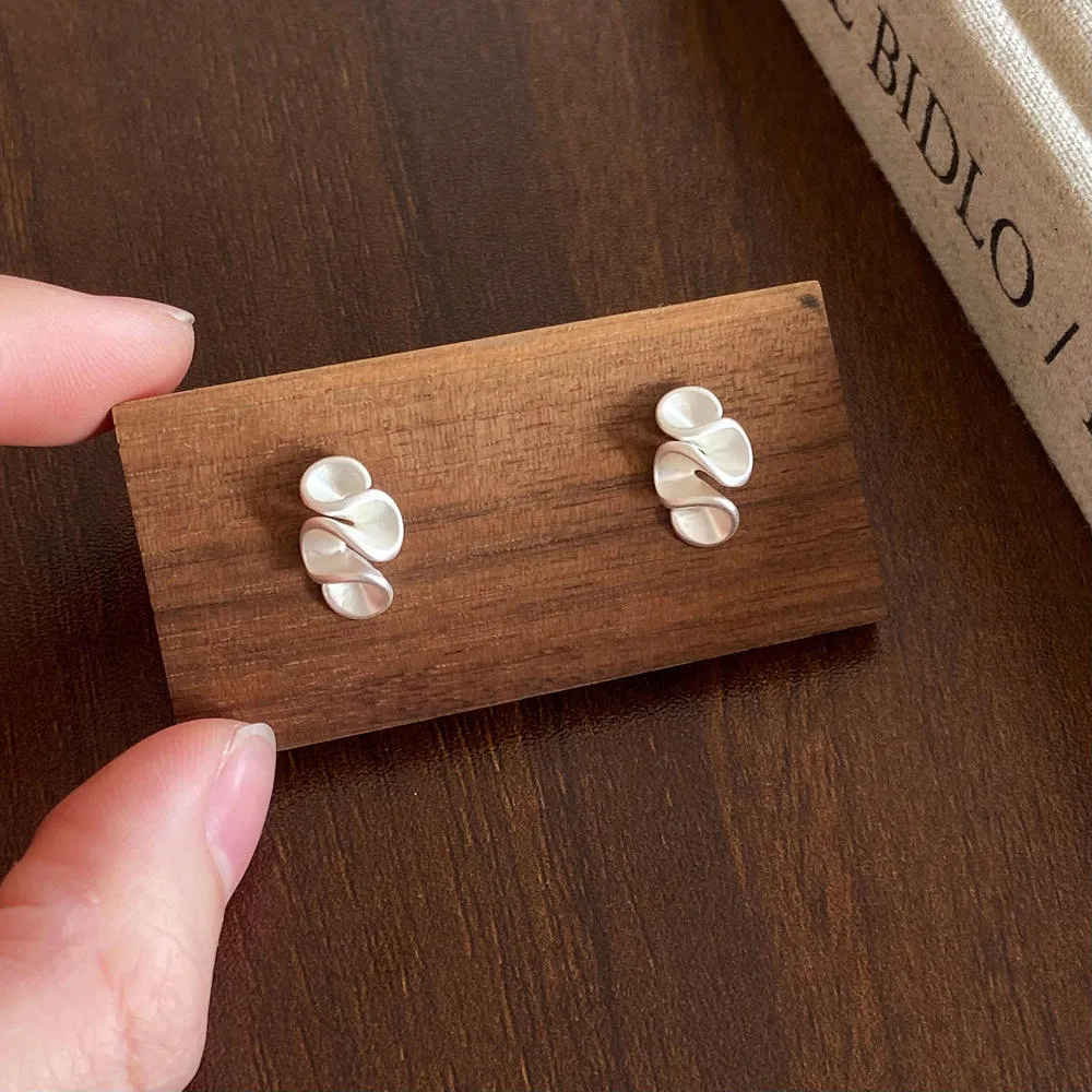 Wholesale Fashion New Hit Distorted Shape Gold Plated Stud Earrings Sophisticated Elegant Design Simple Trendy Earring for Women view 3