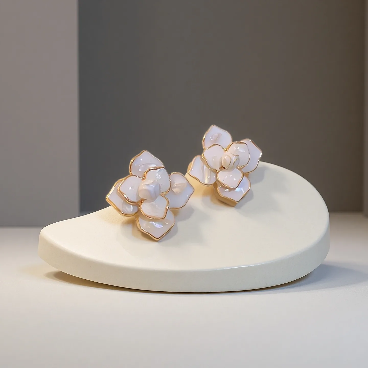 Elegant White Flower Stud Earrings with Gold Trim Exquisite Fashion Jewelry for Women Perfect Daily Wear Parties