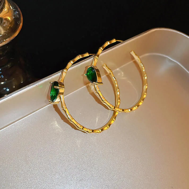 Wholesale Custom Fashion Women Wedding Christmas Jewelry Brass Emerald Shiny Zircon Sparkly Round Designer Elegant Stud Earrings