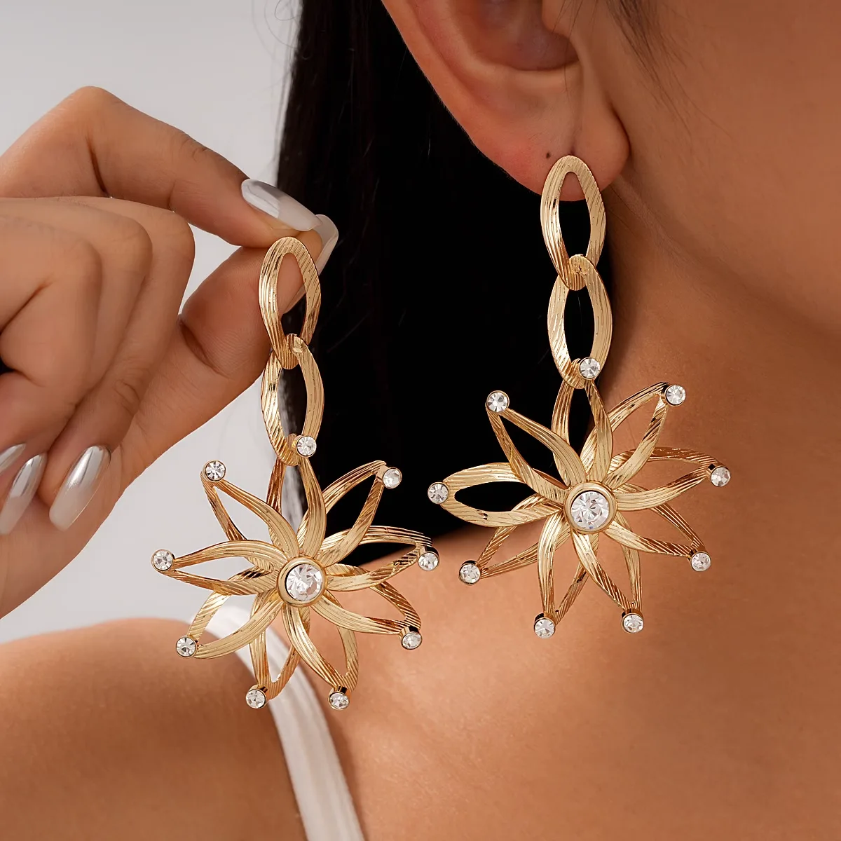 Women Fashion Chunky Earrings Silver Needle Luxury Big Flower Drop Earrings Wholesale Wedding Jewelry view 3
