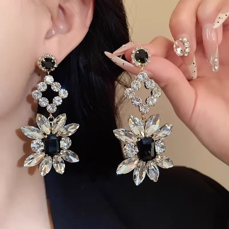 MUXCOR Wholesale Hypoallergenic Needle Fancy Jewellery for Ladies Diamond-encrusted Rhombus Flower Pendant Stud Earrings view 3