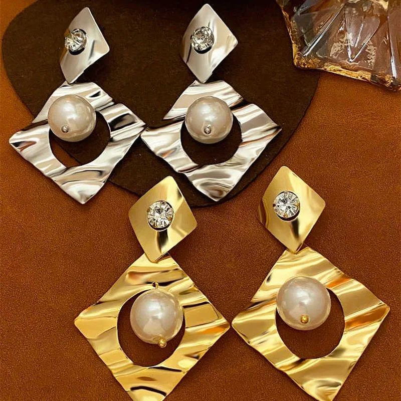 Wholesale Silver Needle Pleated Wave Artificial Pearl & Rhinestone Stud Earrings Copper Fashion Statement Women Jewelry for Gift view 3