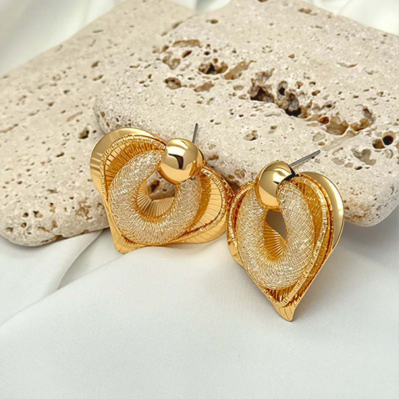 Fashion Designer Statement Earrings Women Heart Chunky Stud Earrings Gold Plated Jewelry for Friend Valentine's Gift