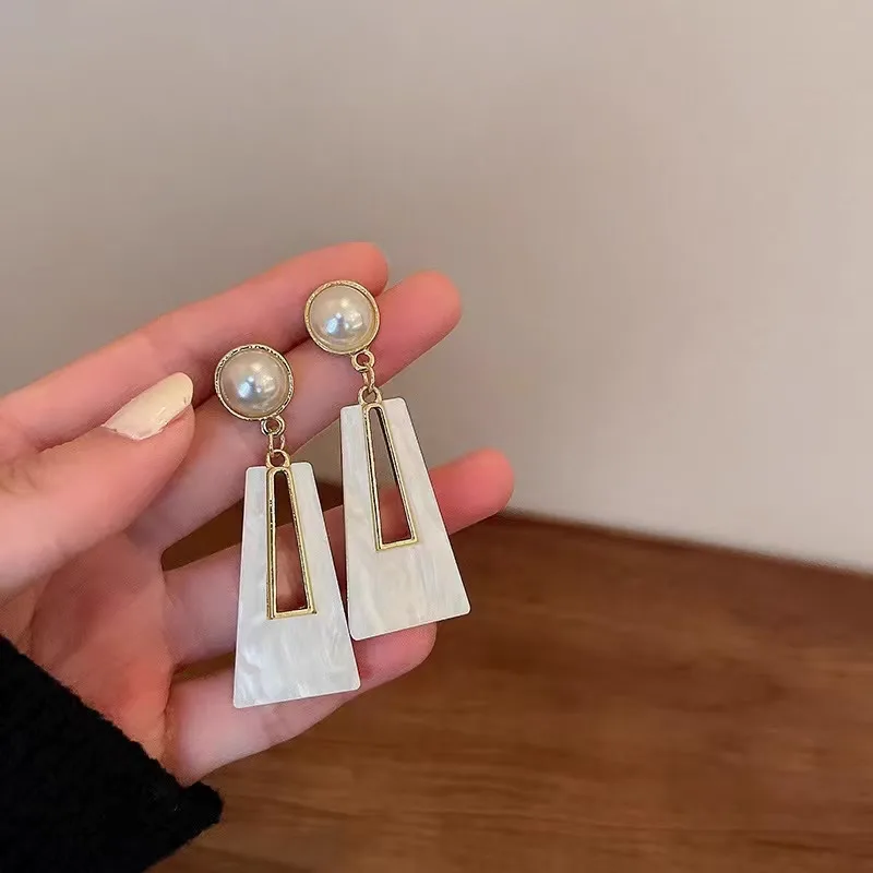 MUXCOR Wholesale Joias De Luxo Fancy Jewellery for Ladies Pearl Acrylic Geometric Trapezoidal Anti-allergy Needles Earrings view 2