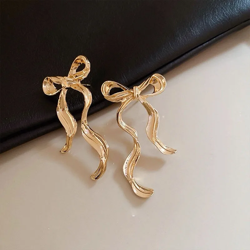 Wholesale Earrings Fashionable and Beautiful Silver Needle Stripe Long Bow Earrings Classic Luxury Jewelry for Women