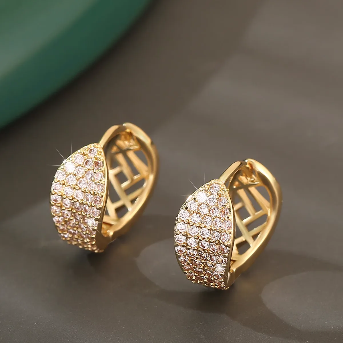MUXCOR Wholesale Gold Plated Copper Jewelry Leaf-shaped Openwork Micro-inlaid Clip-on Earrings Fancy Jewellery for Ladies