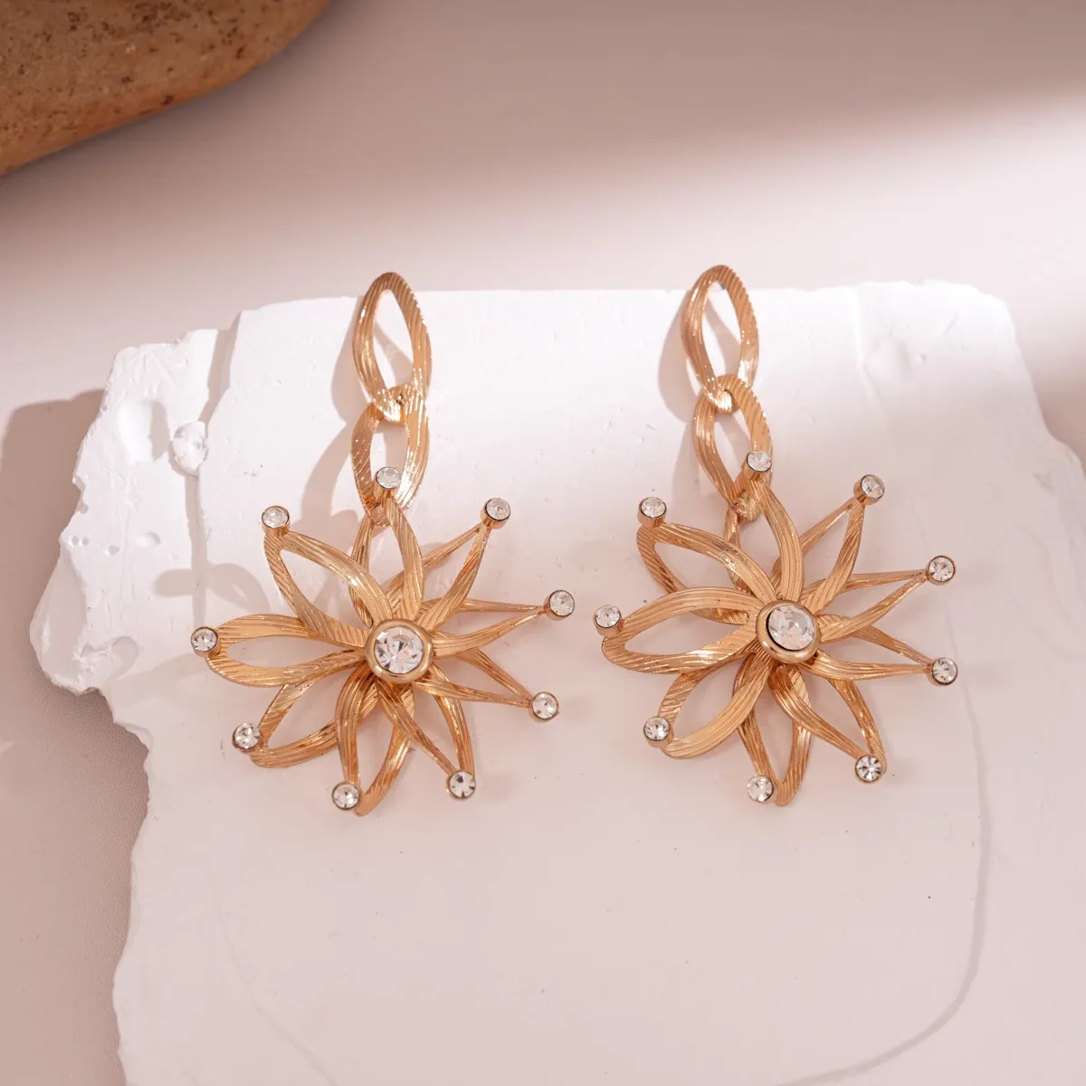Women Fashion Chunky Earrings Silver Needle Luxury Big Flower Drop Earrings Wholesale Wedding Jewelry