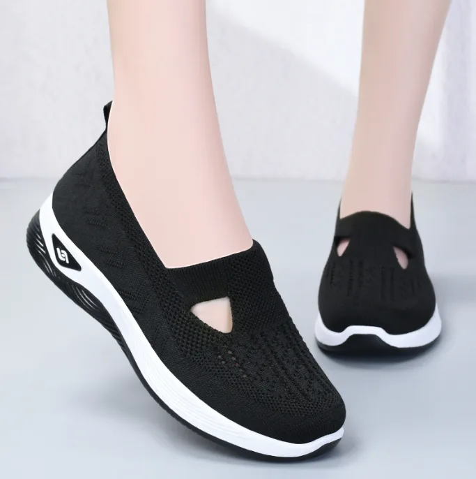 New Arrival Women Casual Shoes Fashion Flat Shoes Breathable Old Beijing Cloth Shoes view 3