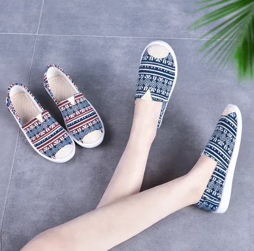 Women Soft Sole Canvas White Shoes Comfortable Flat Casual Footwear For Mom Students Wholesale view 2